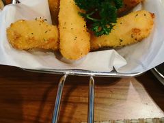 -Chom Cafe and Restaurant