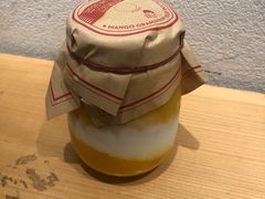 芒芒甘露酸奶瓶-喜茶(上海兴业太古汇店)