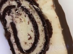 白巧克力果瑞士卷-Awfully Chocolate(来福士广场店)