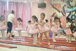 -单色舞蹈