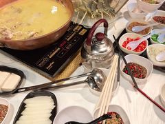 -鲜入围煮花胶鸡海鲜火锅