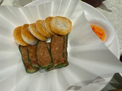 煎酿尖椒拼香煎墨鱼饼-禾府酒家·传统广府味(番禺店)
