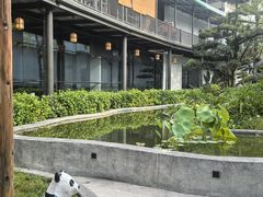 -茅草房·河畔园林火锅