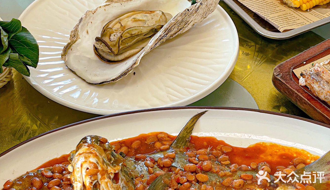 朋友推荐了一家海鲜店 说是又好吃又便宜