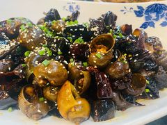 麻辣鳝鱼和田螺-鸿恩陶然大观园