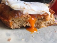 烤华夫饼配白凤尾鱼-BOR Eatery(安福路店)