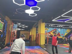 -爱蹦iBOON蹦床运动馆(江汉店)