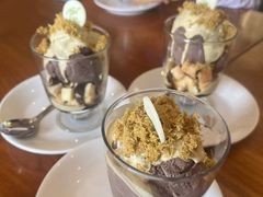 -Chom Cafe and Restaurant