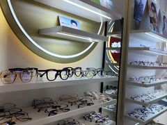 -美式眼镜·授权蔡司.依视路.尼康.豪雅.明月(南翔印象城店)