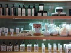 各种用品，临走我还买了身体乳，好闻。-兰纳泰式spa(古城店)