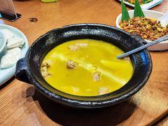 -老滇山寨•云南特色菜•地方菜•民族风情歌舞表演(金碧店)