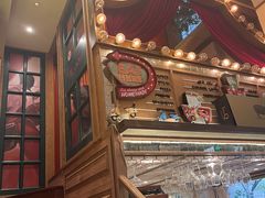 -玛格萝妮比萨屋(四平店)
