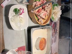 -尚尚仙·酸汤猪手·猪肚鸡火锅(华联万柳购物中心店)