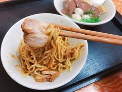 -松树干拌面店