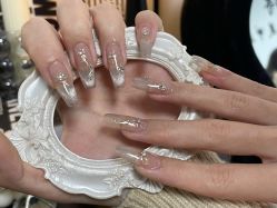 -芊屿芊浔美甲