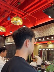 -东方先生国潮男士理发馆