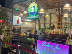 -席娜卡琳火车铁道夜市