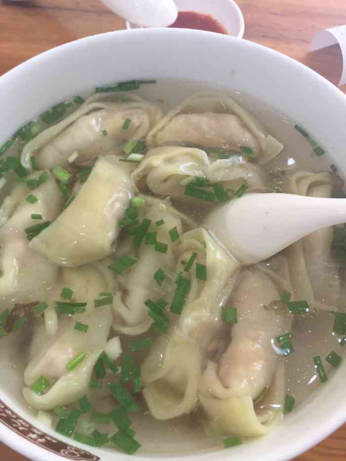 打分 笋尖大馄饨很好吃    不过外卖不靠谱   还是去店里吃吧