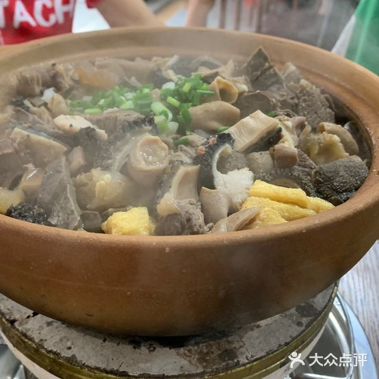 豪牛气炭火牛杂煲(化州店)