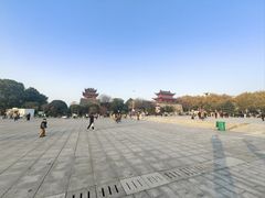 -巴陵广场
