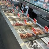 “烟火气中烧烤聚会的乐趣与美味共享”