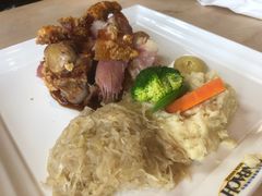 德式古法烤猪肘-LENBACH兰巴赫西餐啤酒坊(大连东港店)