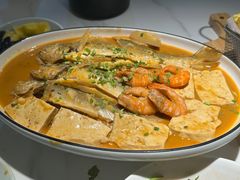 鲜鱼一锅出-船歌·鱼水饺青岛菜(恒隆广场店)