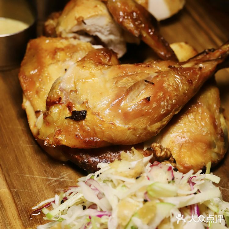 居然用宾利做装饰品?这家汽车餐厅真有料!