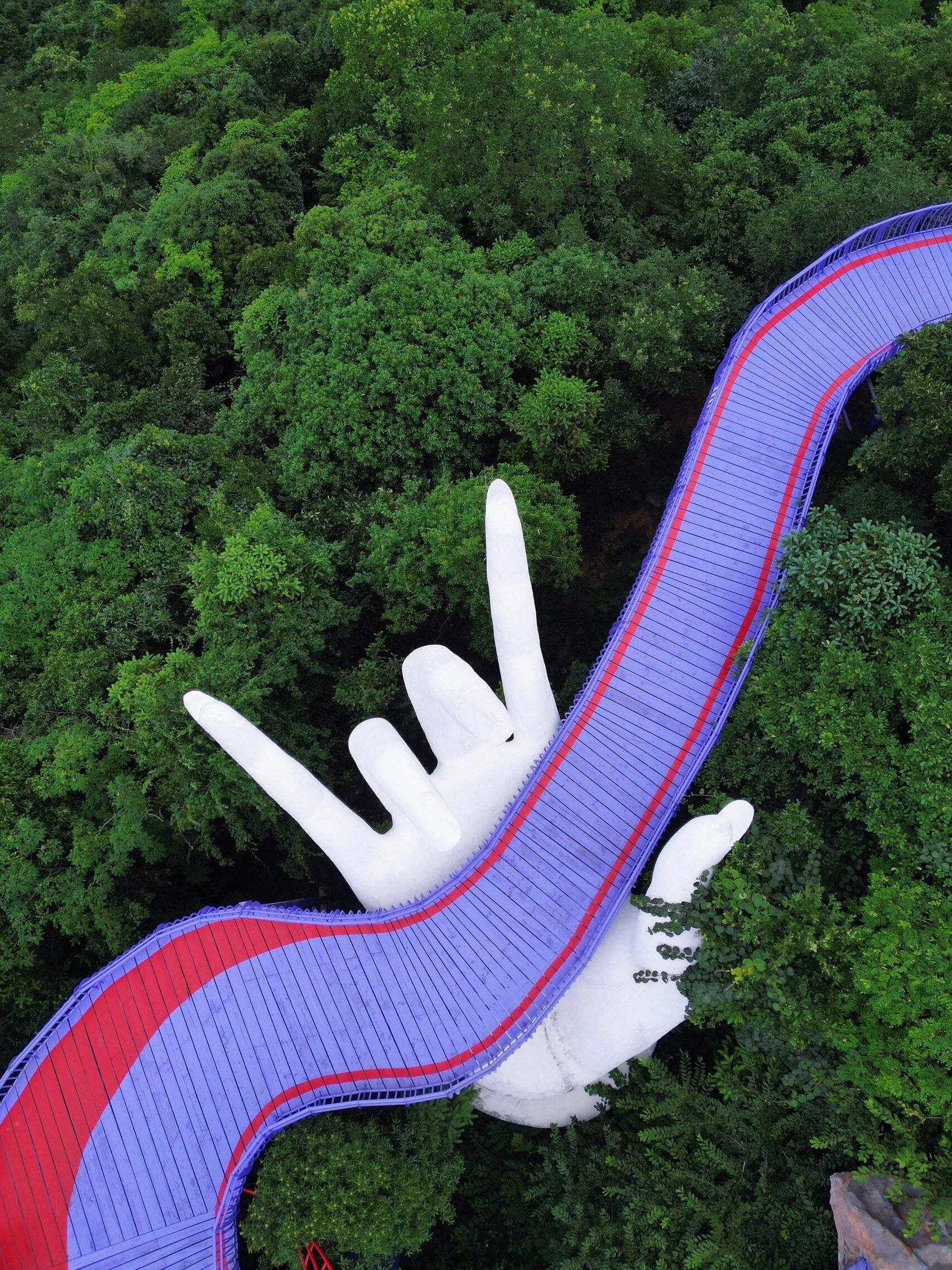 太刺激!3800米破世界纪录的高空玻璃漂流