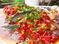 万景自制剁椒鱼头-万景饭店·鱼街农家菜