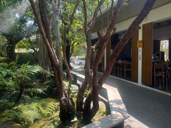 -Chom Cafe and Restaurant