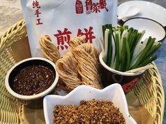 煎饼卷大葱-鲁菜根·泰山菜(泰山店)