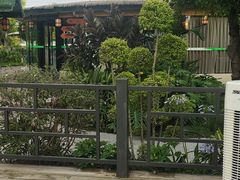 -茅草房·河畔园林火锅