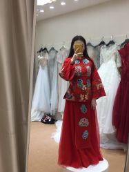 -觅白婚纱礼服馆