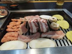 -臻牛烤肉