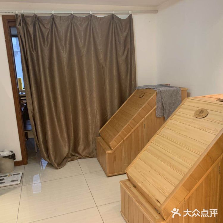 到之后商家就会出来接的！
