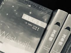 -钟书阁(群光广场店)