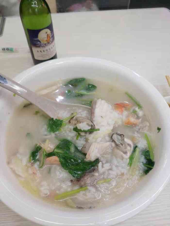 在城中村内的小店潮汕式鱼粥味道不错用料新鲜