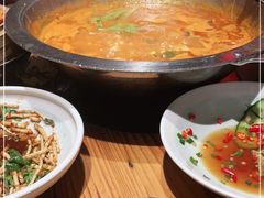 -野山舂·贵州现舂酸汤火锅(鸿通城店)