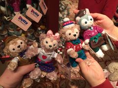 -小镇影院迪士尼小熊Duffy与他的朋友合影地