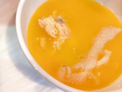 浓厚原只鸡煲花胶汤-鲜入围煮花胶鸡海鲜火锅