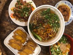 -爆炸头阿姨小四川正宗川味小吃(无任何分店)