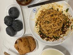 -李与白包子铺(桐梓林店)