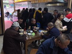 大堂-邢老三肉丸胡辣汤腊牛肉夹馍(朗福大厦店)