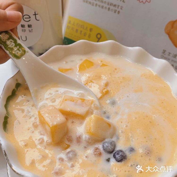 东莞探店/火爆全网的榴莲糖水店 满满全是料 