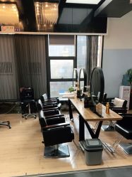 -FRIDAY星期五专业美发沙龙