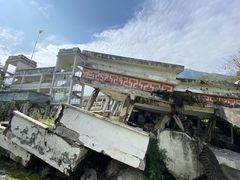 -四川汶川特大地震漩口中学遗址