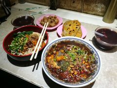 -爆炸头阿姨小四川正宗川味小吃(无任何分店)