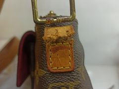 -爱革·洗衣改衣·洗鞋修鞋·洗包修包·奢侈品护理(宝地广场店)