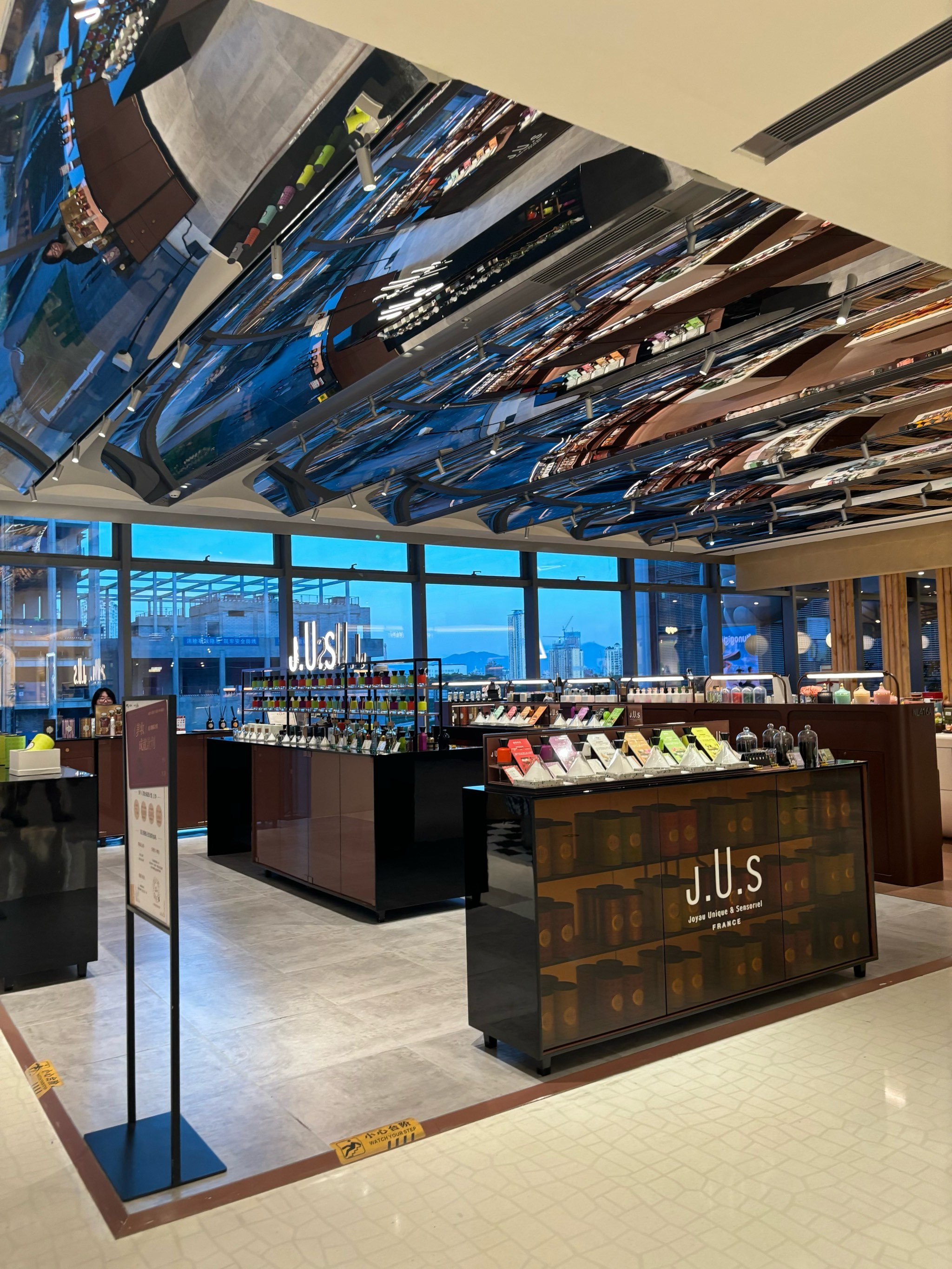 感受深圳的活力与浪漫 永远逛不腻的万象天地